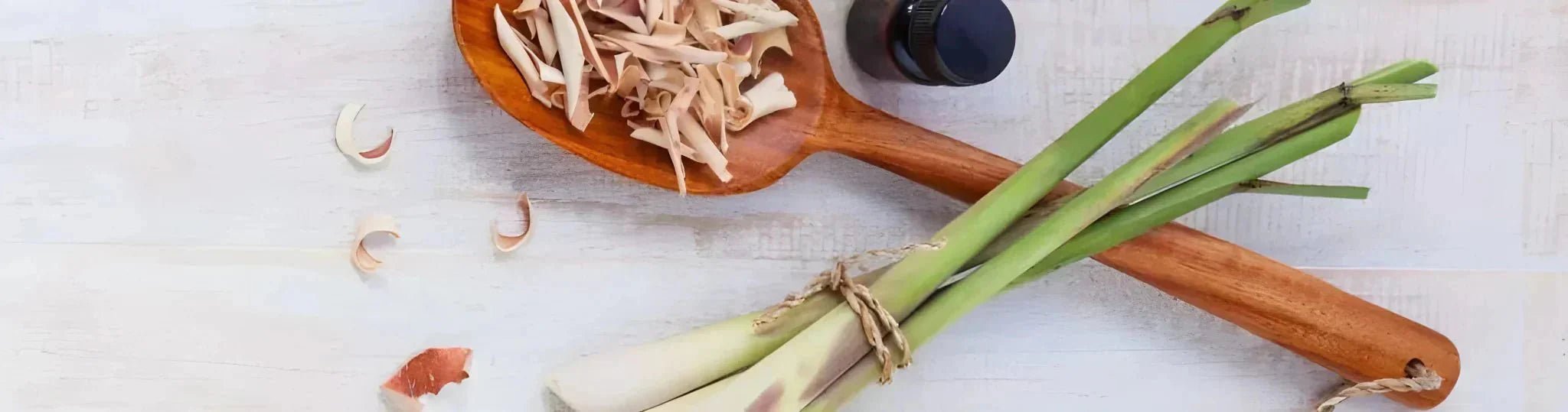 Huile Essentielle de Citronnelle : Soins Naturels pour la Santé Intime - Eva Leaf